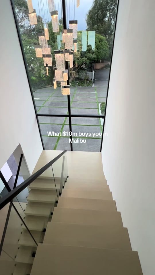 Post 4 by Ariana Berson on TikTok (video)