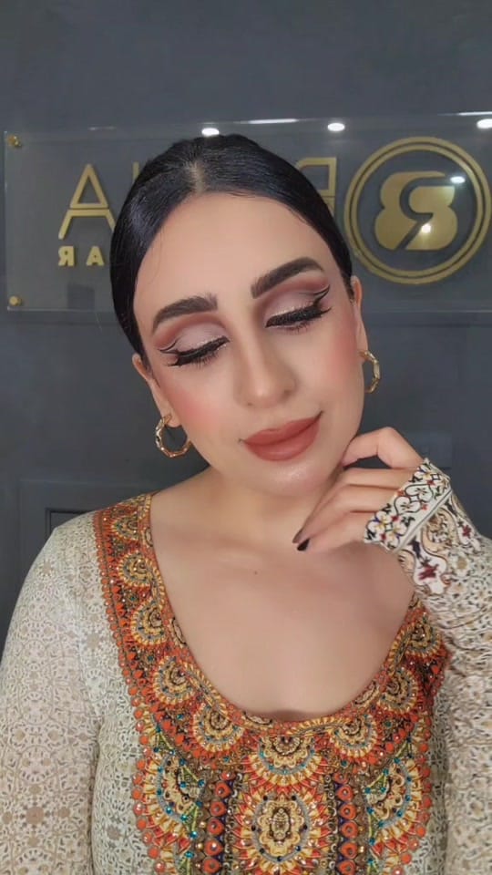 Post 6 by Rana Makeup Artist خبيرة مكياج on TikTok (video)