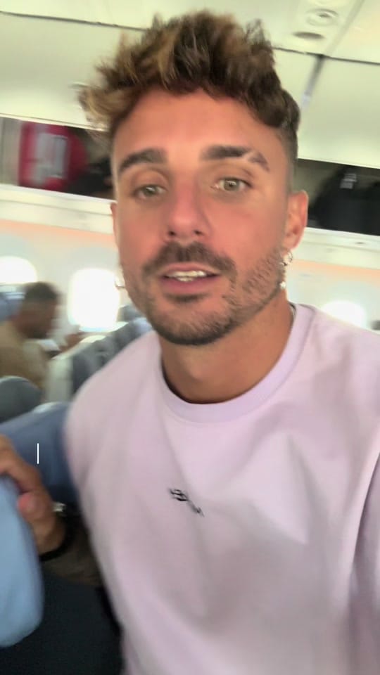 Post 8 by J A I R O on TikTok (video)