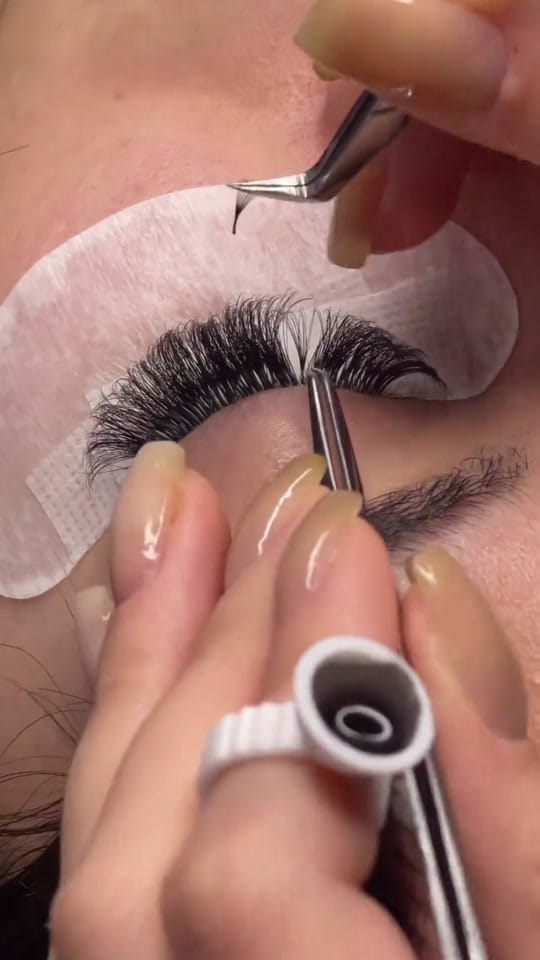 Post 9 by lashmer_wholesaler on TikTok (video)