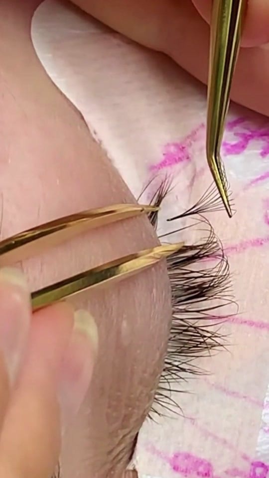 Post 1 by lashmer_wholesaler on TikTok (video)