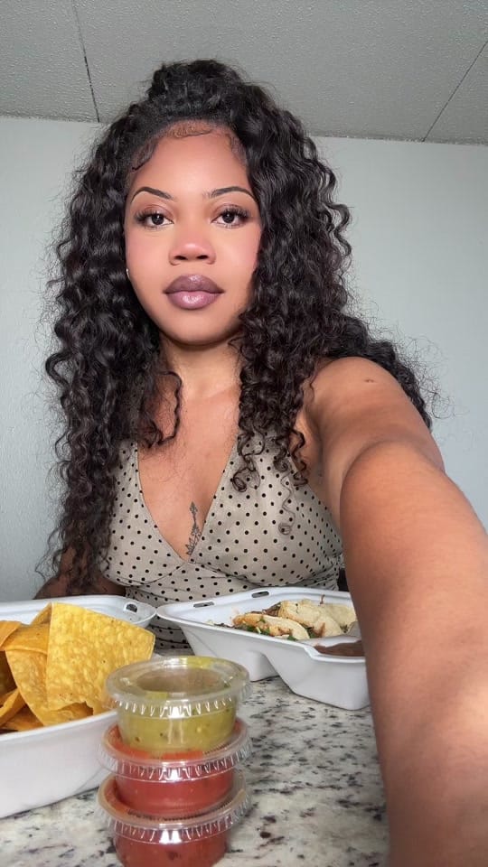 Post 1 by Valencia on TikTok (video)