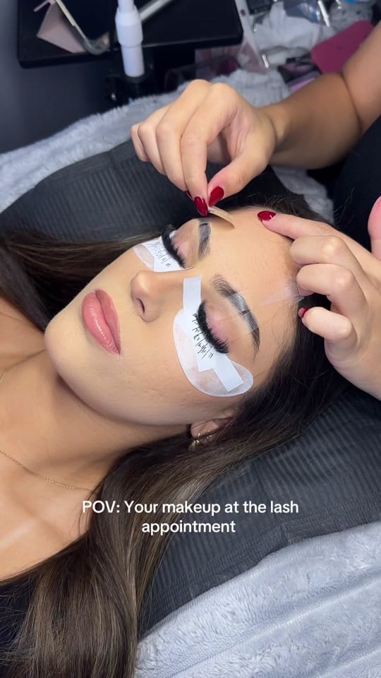 Post 8 by MONI GLOW on TikTok (video)