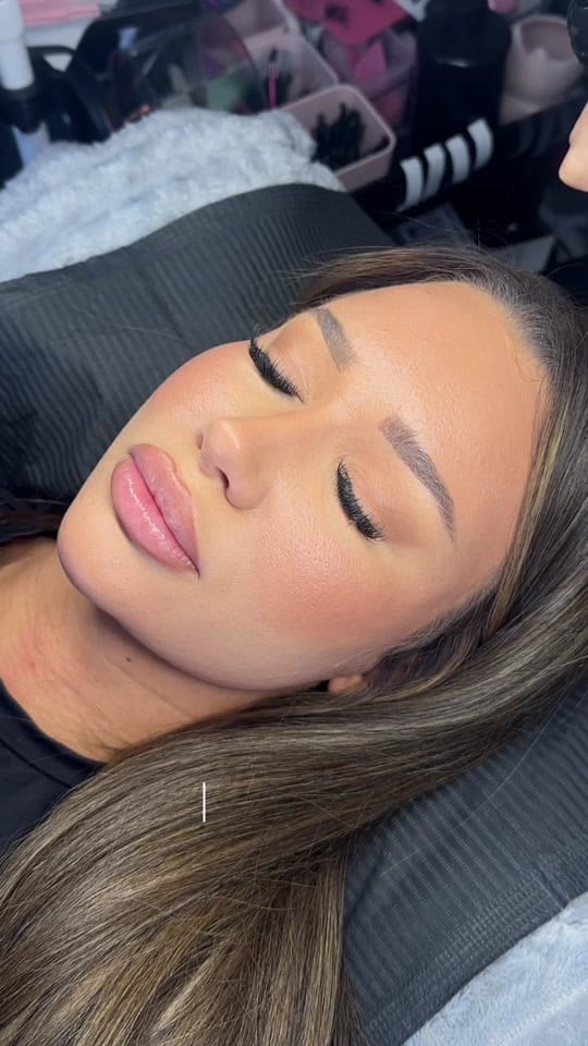 Post 9 by MONI GLOW on TikTok (video)