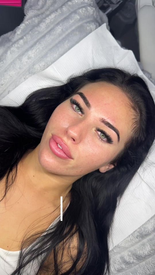 Post 7 by MONI GLOW on TikTok (video)