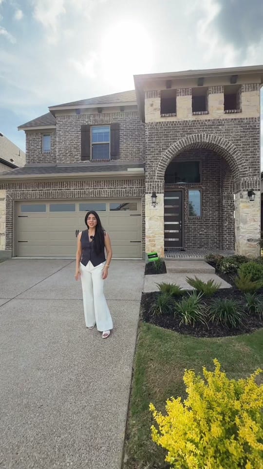 Post 2 by Melissa Hernandez🏡 on TikTok (video)