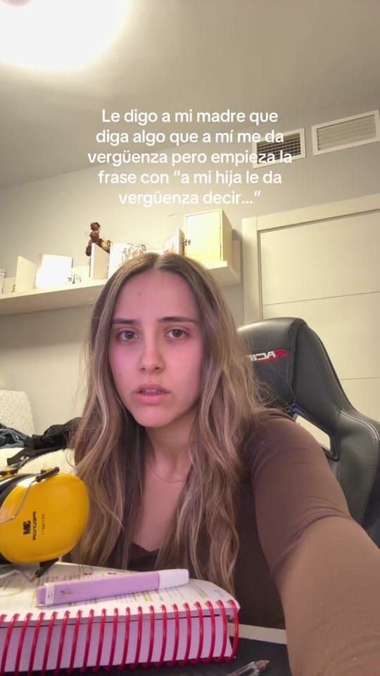 Post 2 by luciiahaaro on TikTok (video)