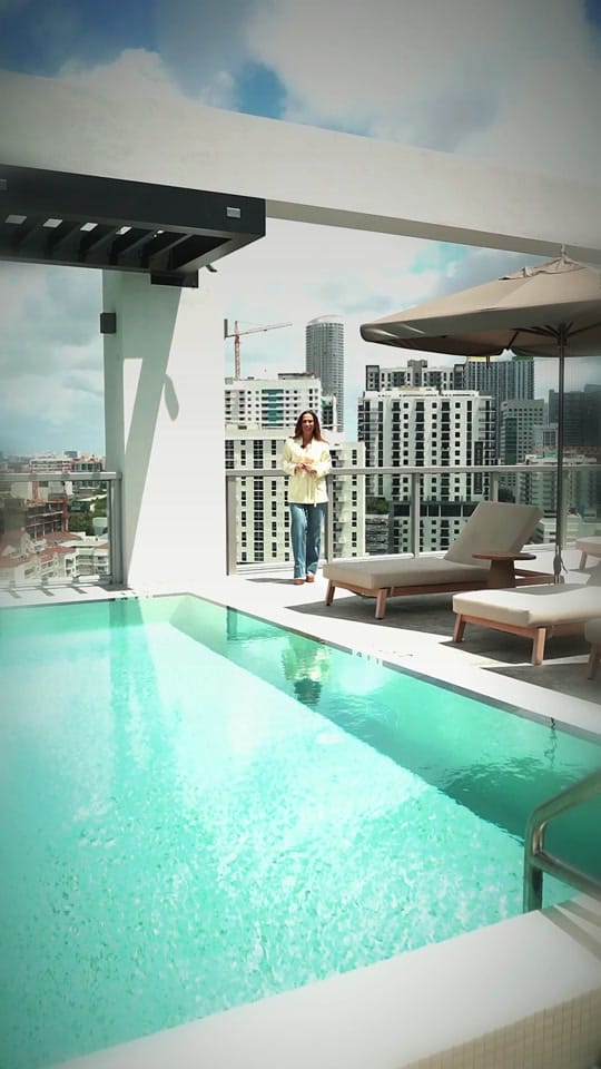 Post 5 by Carolina De Vasconcelos on TikTok (video)