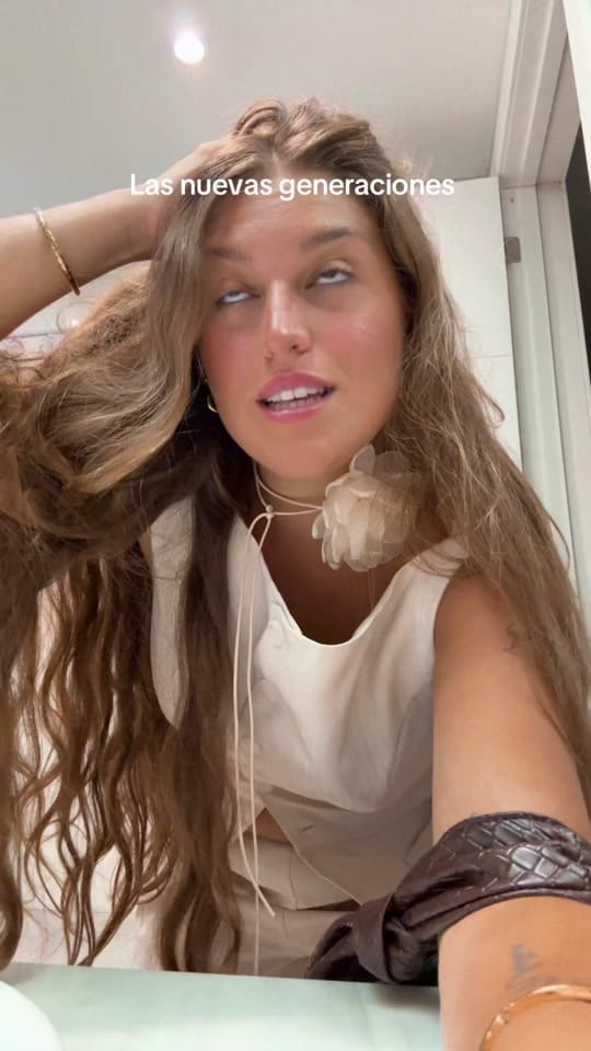 Post 6 by Ariadna on TikTok (video)