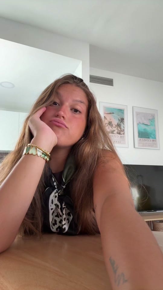 Post 8 by Ariadna on TikTok (video)