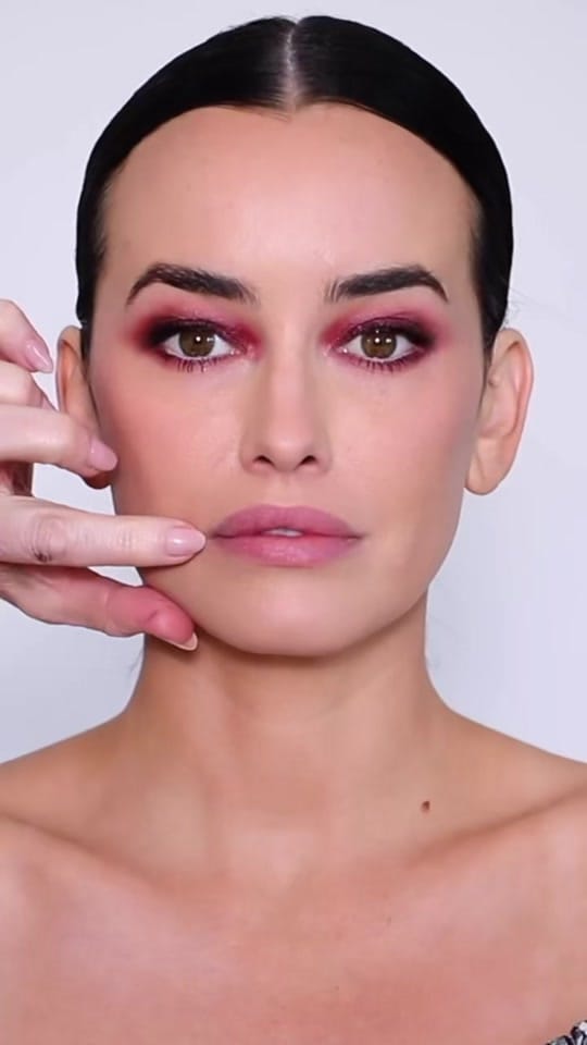 Post 1 by Rae Morris on TikTok (video)