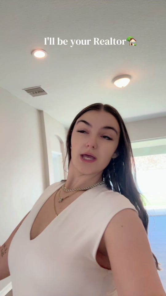 Post 4 by rachsellstampa18 on TikTok (video)