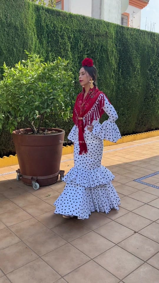 Post 10 by Trajes de Flamenca Doña Macu on TikTok (video)