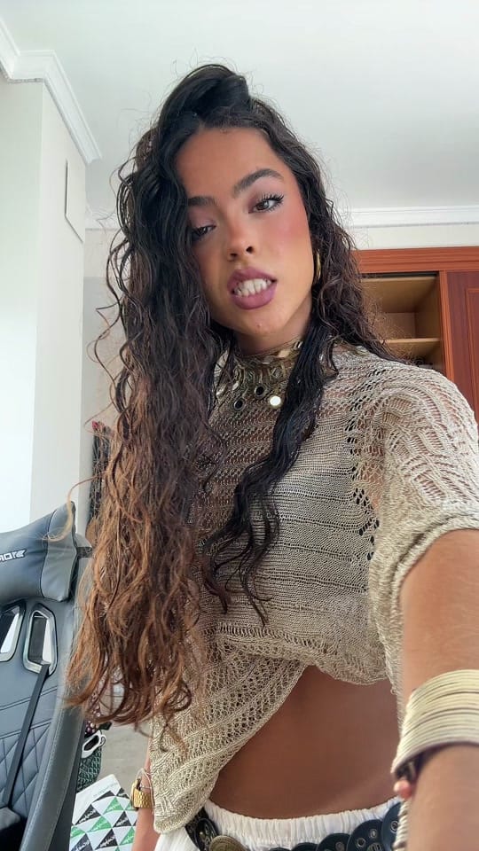 Post 2 by Adriana Fernandez on TikTok (video)
