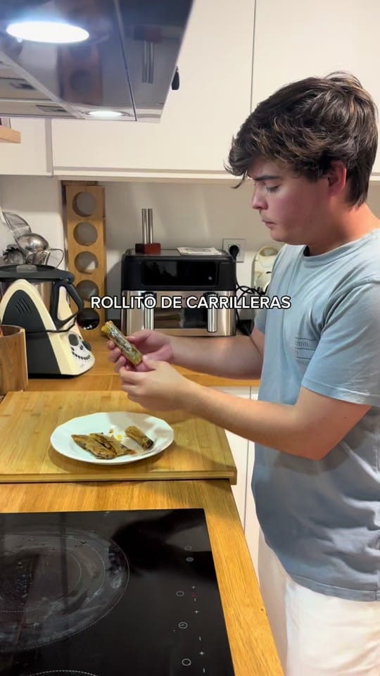 Post 4 by Pedro on TikTok (video)