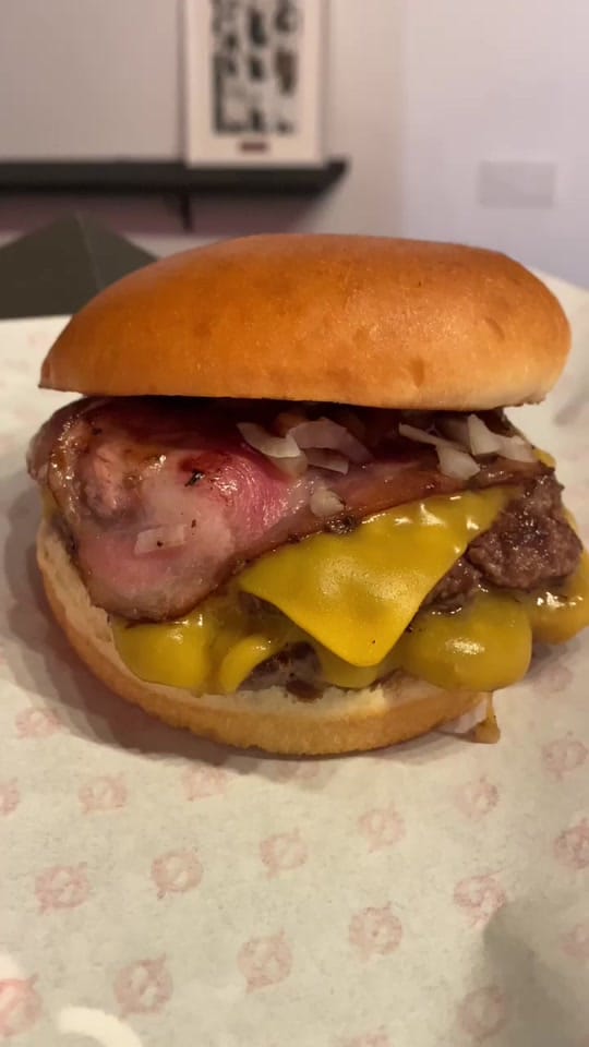 Post 6 by Elcomilonas on TikTok (video)