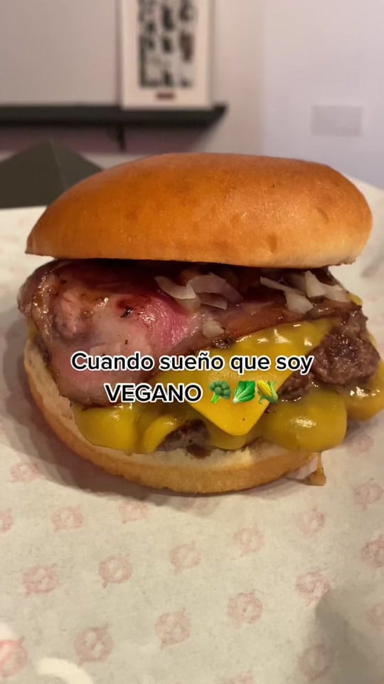 Post 3 by Elcomilonas on TikTok (video)