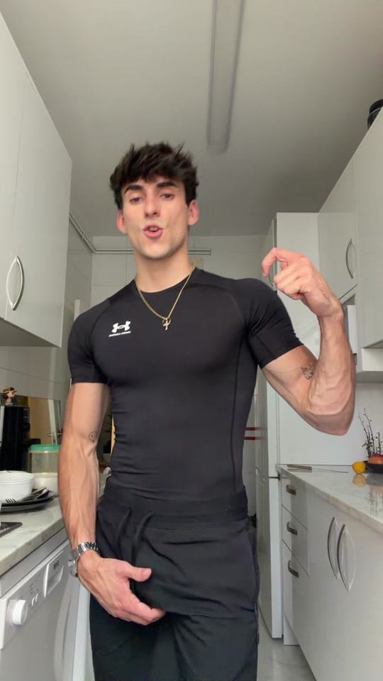 Post 4 by Javi Eche on TikTok (video)