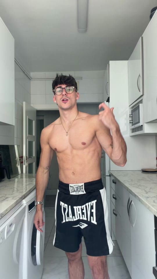 Post 3 by Javi Eche on TikTok (video)