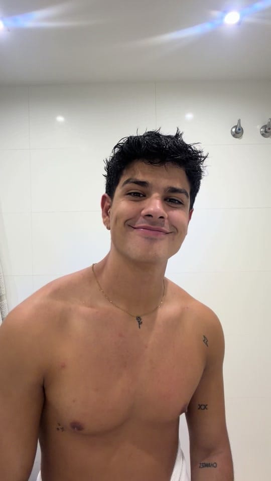 Post 1 by adrianlilloo on TikTok (video)