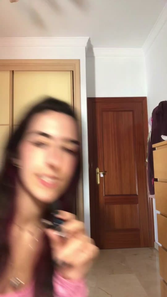 Post 6 by Geles on TikTok (video)