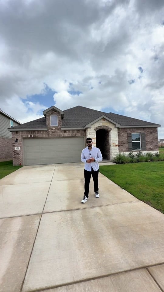 Post 3 by Ricardo Hernandez on TikTok (video)
