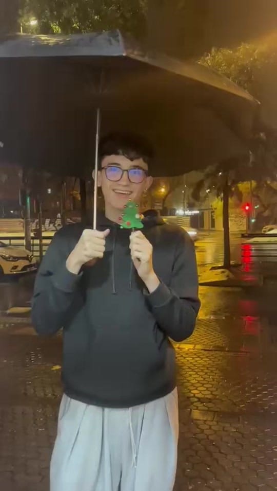 Post 5 by Feeling DS on TikTok (video)