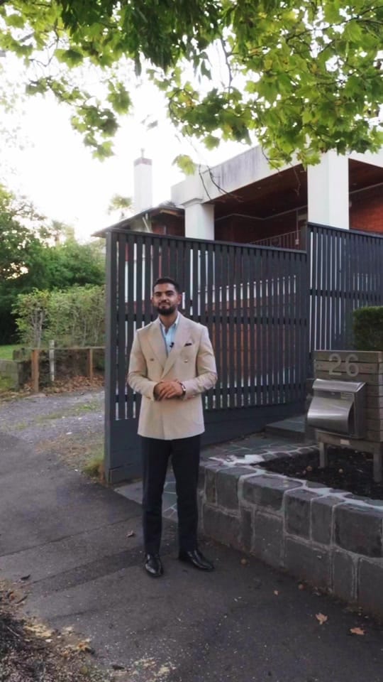 Post 5 by Elly Amiri on TikTok (video)
