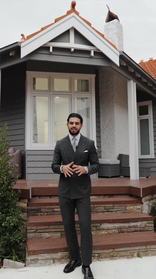 Post 7 by Elly Amiri on TikTok (video)
