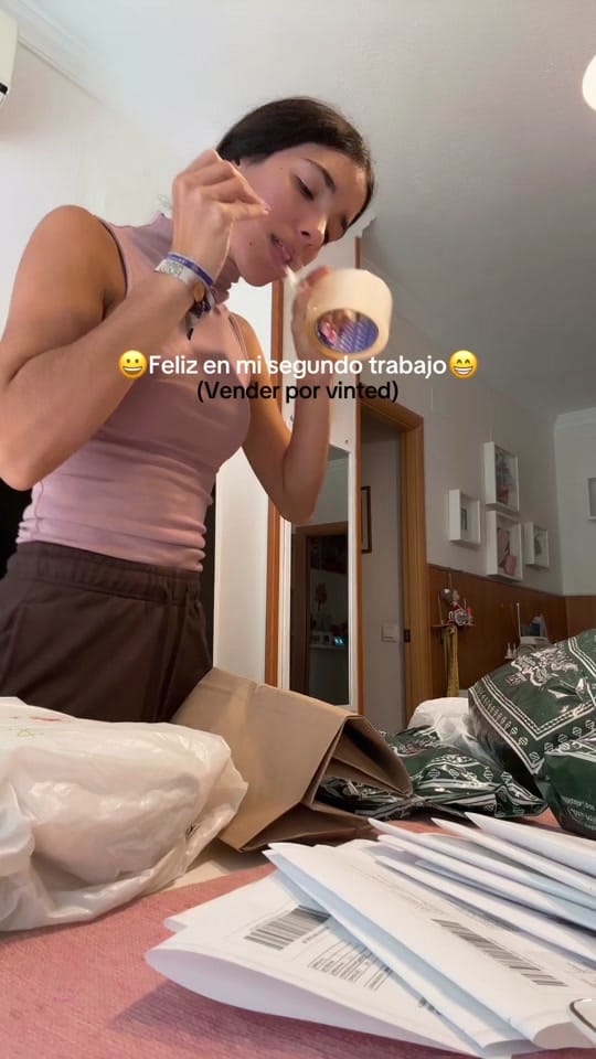Post 1 by Roo on TikTok (video)