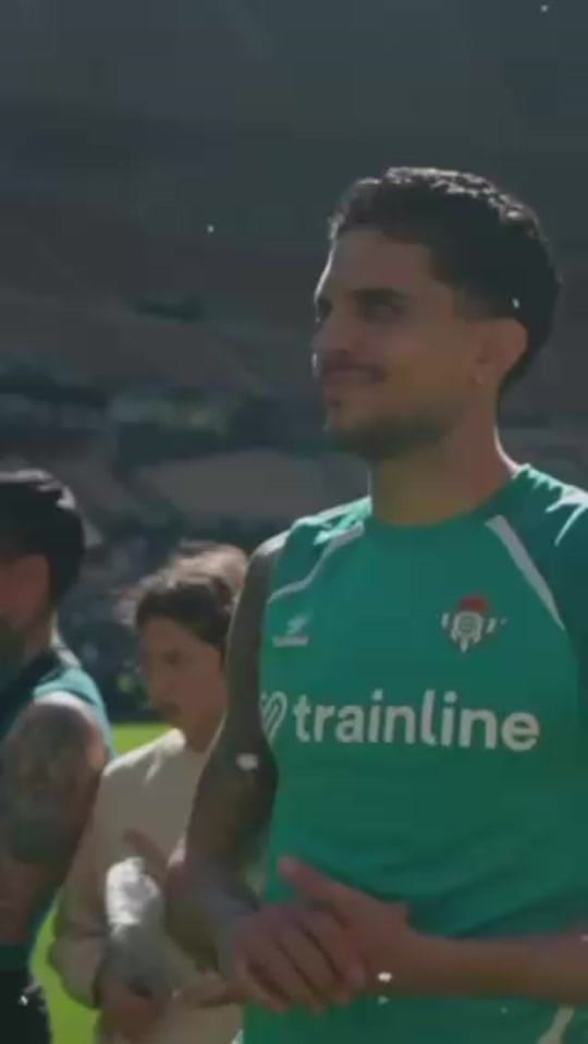 Post 4 by Marc Bartra on TikTok (video)