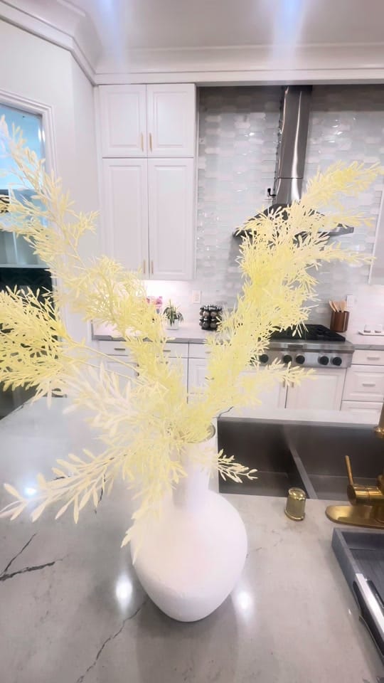 Post 10 by Loubna on TikTok (video)