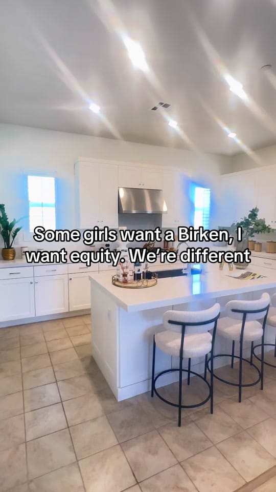 Post 8 by Loubna on TikTok (video)