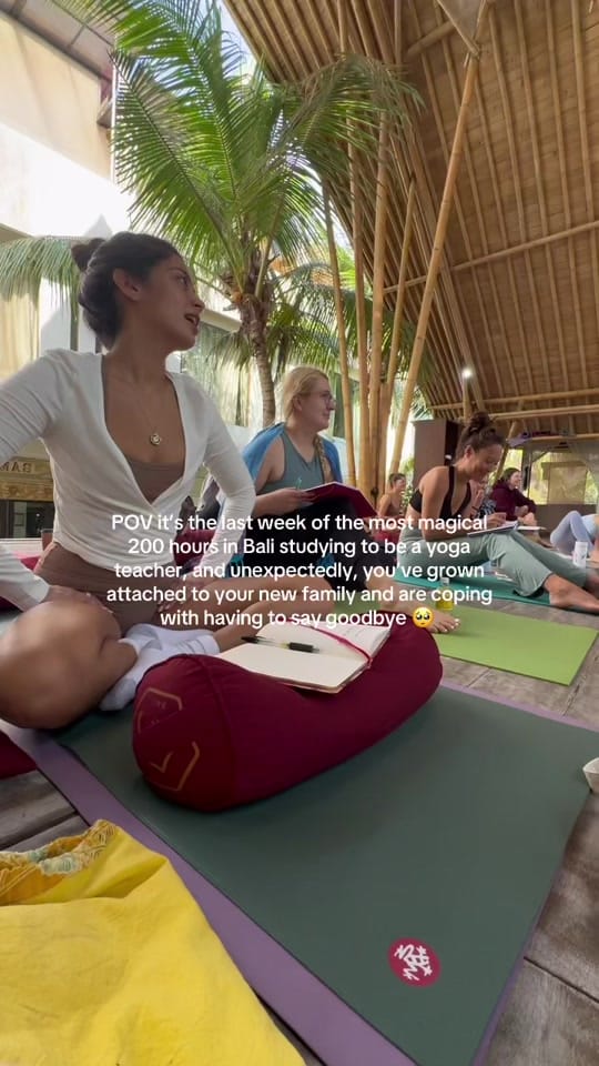 Post 9 by Sydney Rothschild on TikTok (video)