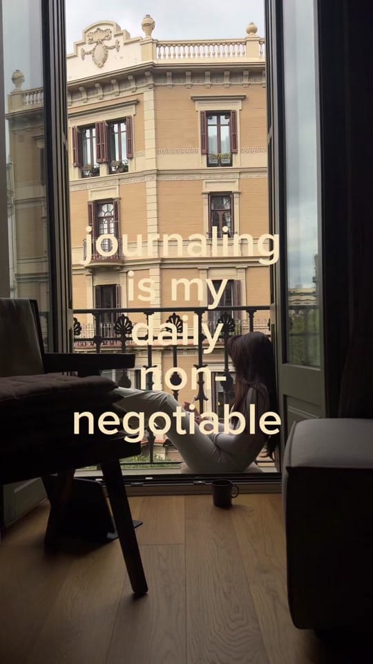 Post 4 by Sydney Rothschild on TikTok (video)