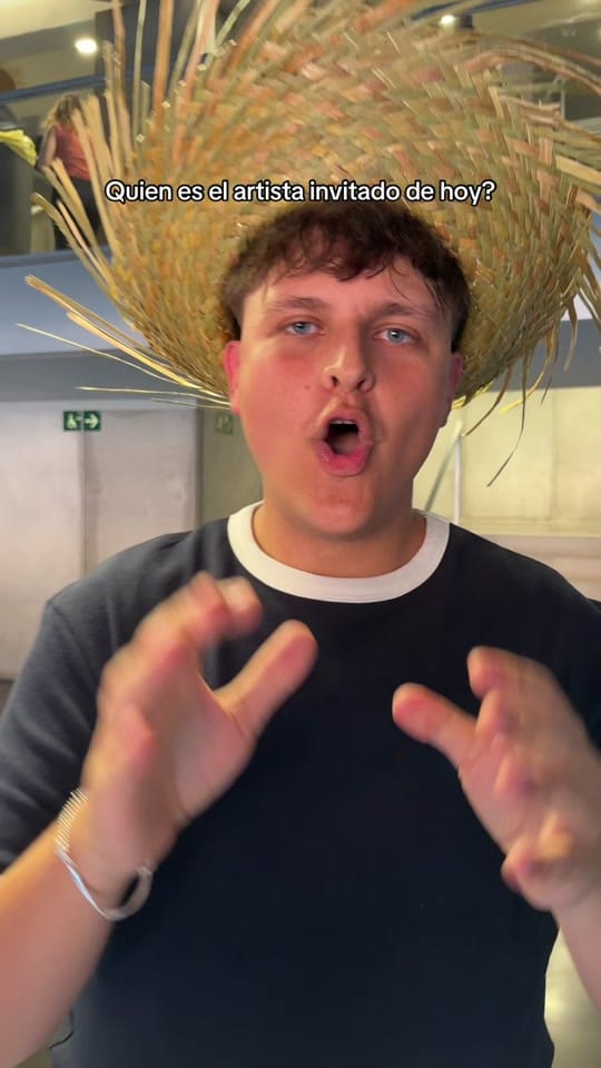 Post 8 by Manu Rivas on TikTok (video)