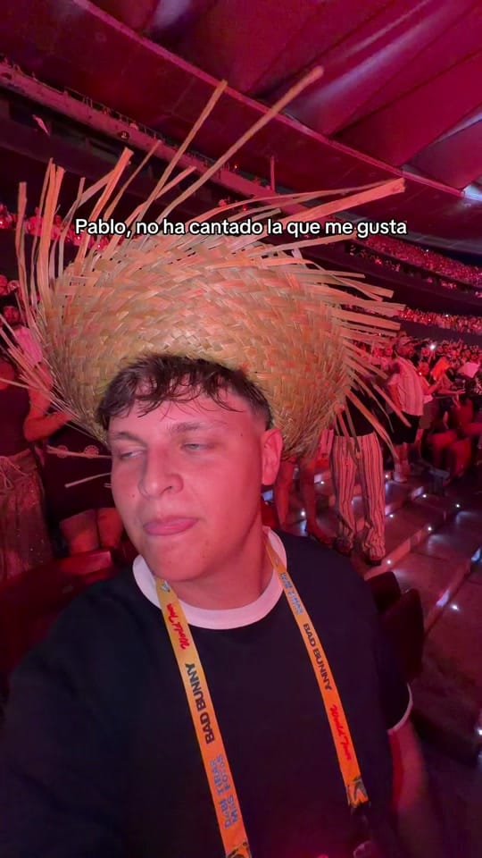 Post 6 by Manu Rivas on TikTok (video)