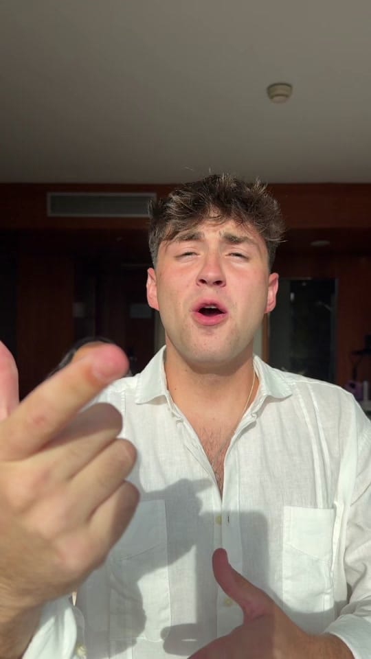 Post 1 by Manu Regato on TikTok (video)