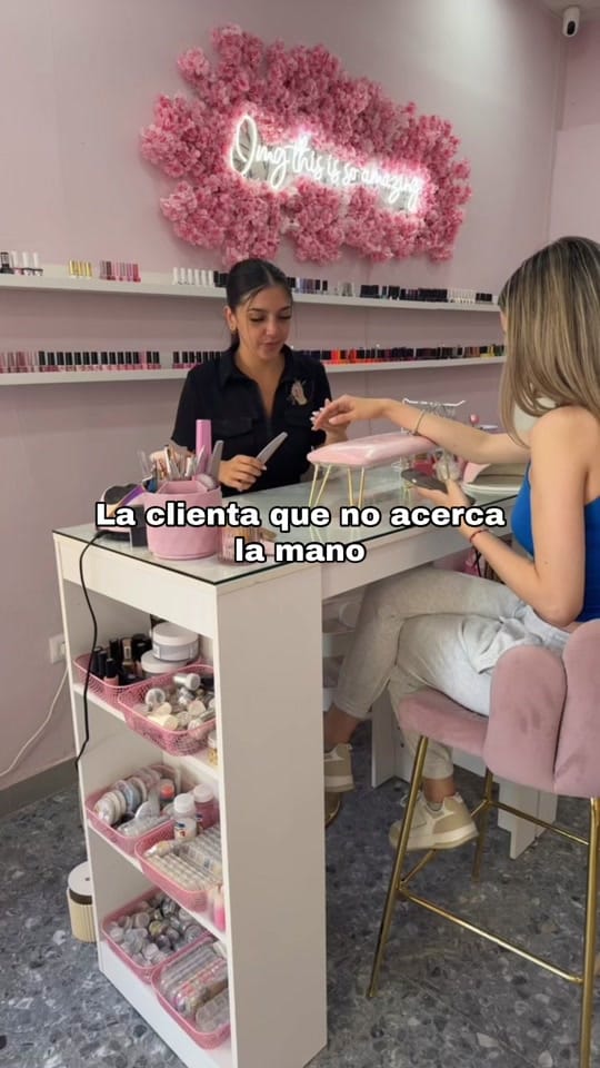 Post 6 by Cristi Heredia on TikTok (video)