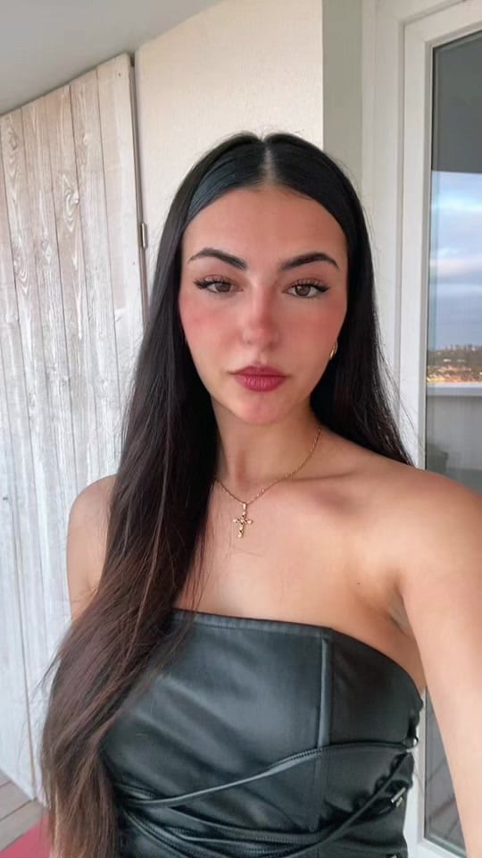 Post 8 by ananavea_🧿 on TikTok (video)