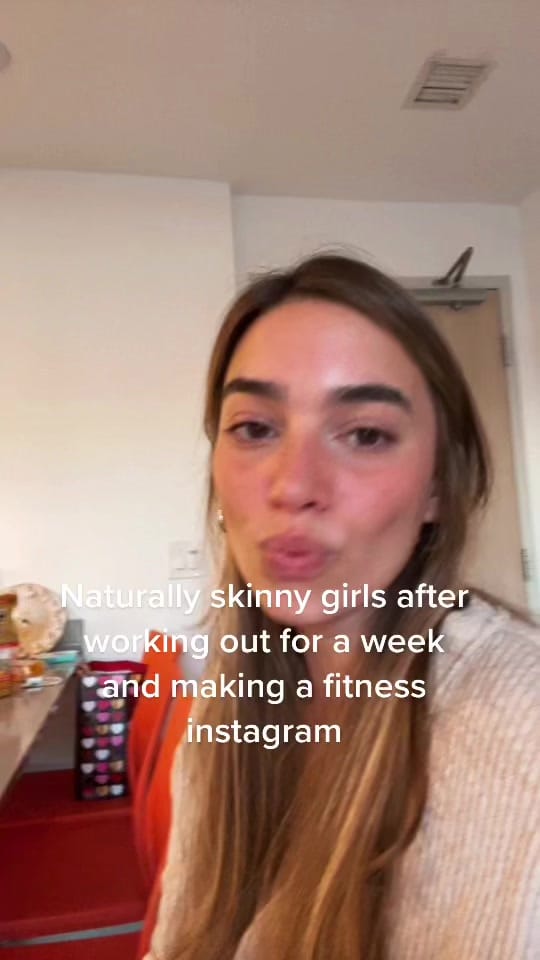 Post 2 by Ivannia Herrera on TikTok (video)