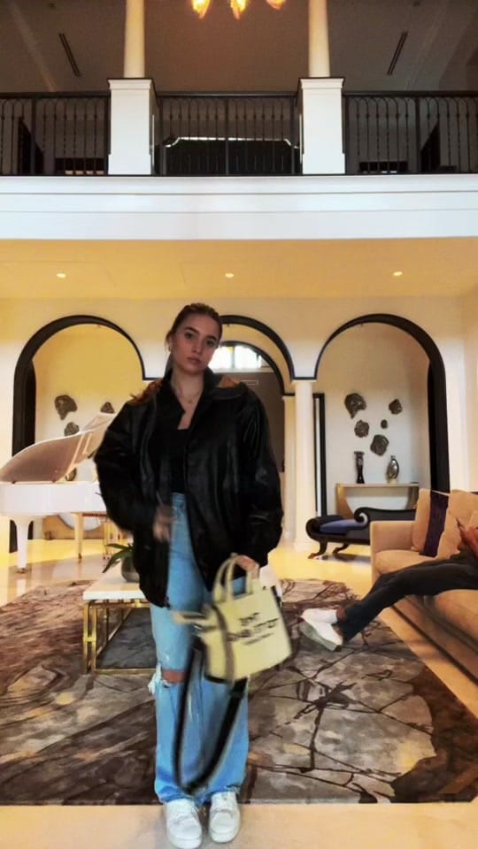 Post 7 by Ivannia Herrera on TikTok (video)