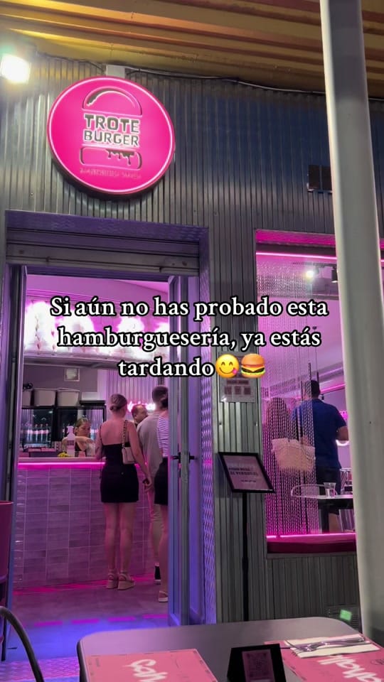 Post 5 by Food Eaters🍔 on TikTok (video)