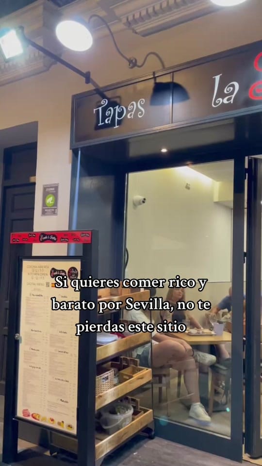 Post 2 by Food Eaters🍔 on TikTok (video)