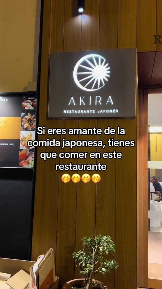 Post 1 by Food Eaters🍔 on TikTok (video)