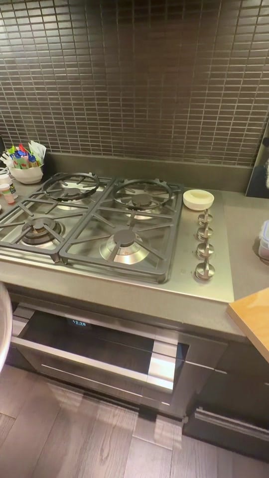 Post 3 by eleonorasrugo on TikTok (video)