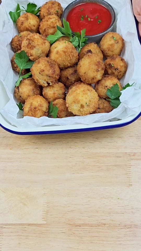 Post 4 by Mon's Easy Kitchen on TikTok (video)