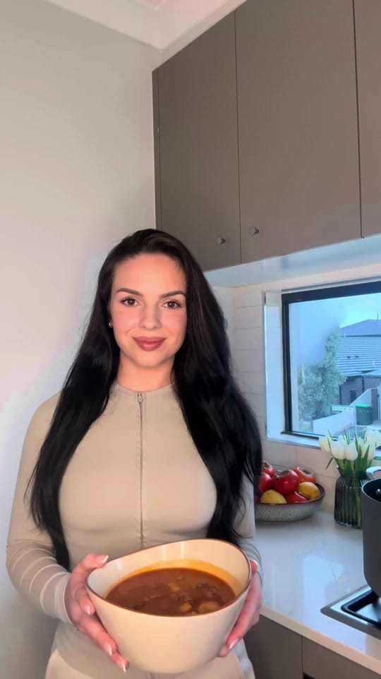 Post 2 by valsrealkitchen on TikTok (video)