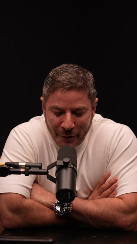 Post 1 by Aaron Kirman on TikTok (video)