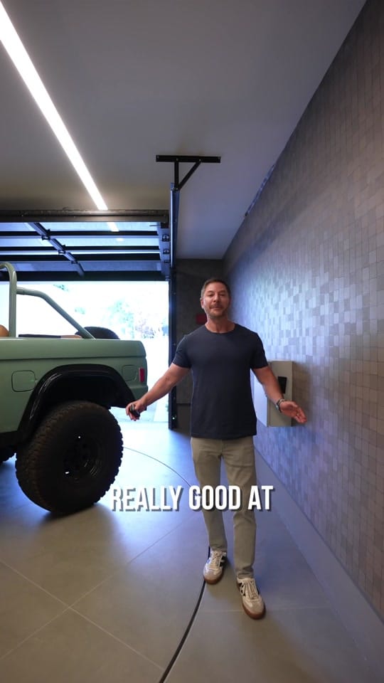 Post 10 by Aaron Kirman on TikTok (video)